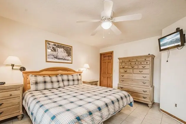 Ev, Birden Çok Yatak, Sıcak Su Havuzu