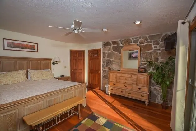 Ev, Birden Çok Yatak, Sıcak Su Havuzu