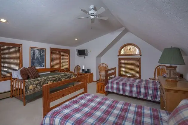 Ev, Birden Çok Yatak, Sıcak Su Havuzu