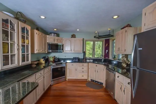 Ev, Birden Çok Yatak, Sıcak Su Havuzu