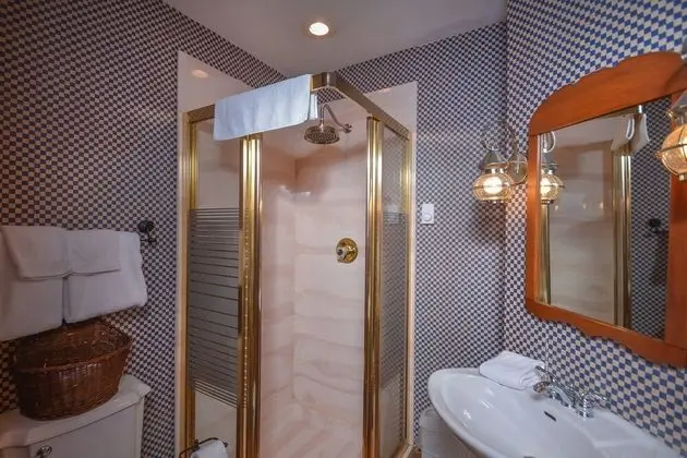 Ev, Birden Çok Yatak, Sıcak Su Havuzu