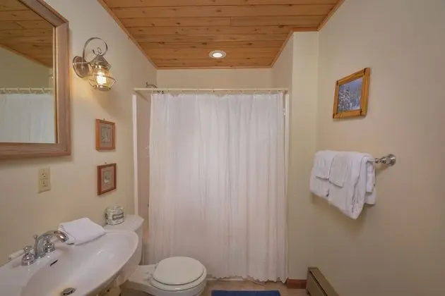 Ev, Birden Çok Yatak, Sıcak Su Havuzu