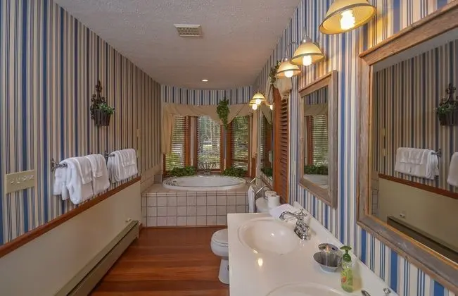 Ev, Birden Çok Yatak, Sıcak Su Havuzu