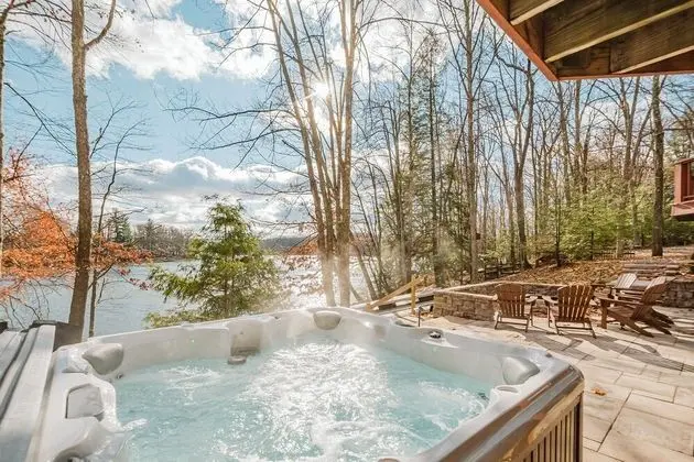 Ev, Birden Çok Yatak, Sıcak Su Havuzu