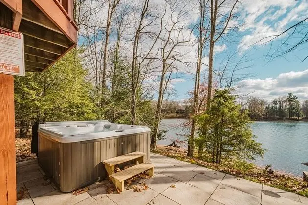 Ev, Birden Çok Yatak, Sıcak Su Havuzu