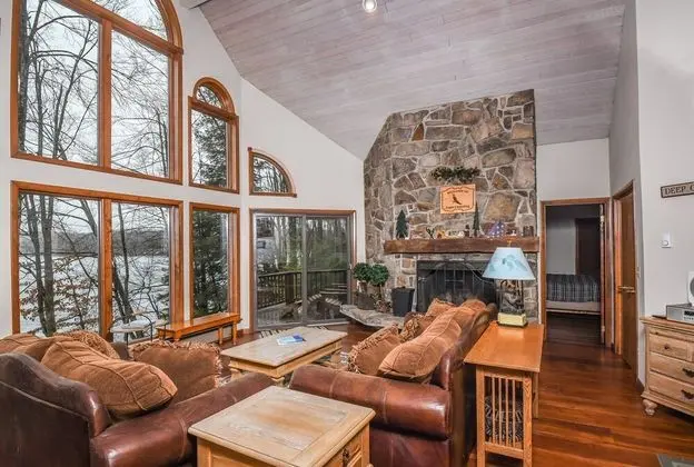 Ev, Birden Çok Yatak, Sıcak Su Havuzu