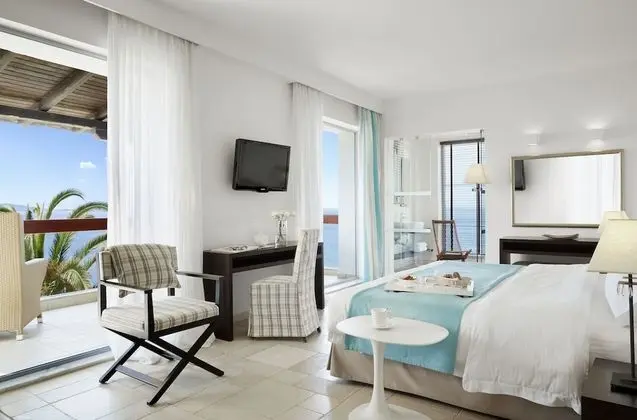 Suite with Private Pool (Nero)