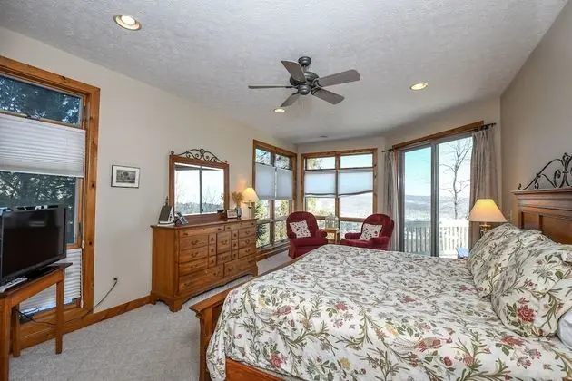 Ev, Birden Çok Yatak, Sıcak Su Havuzu