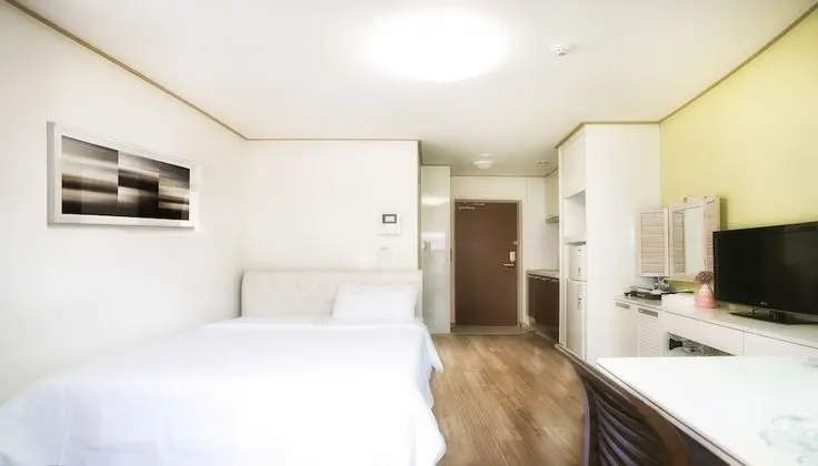 Standard Queen Room