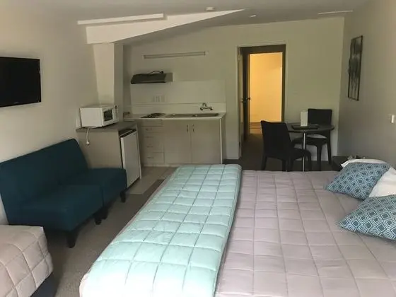 Stüdyo, Küçük Mutfak, Avlu
