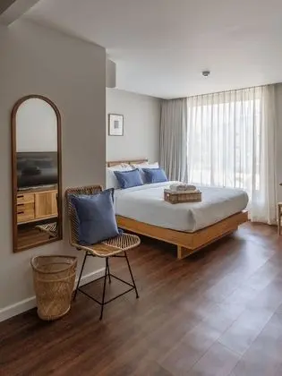 Deluxe Queen Room