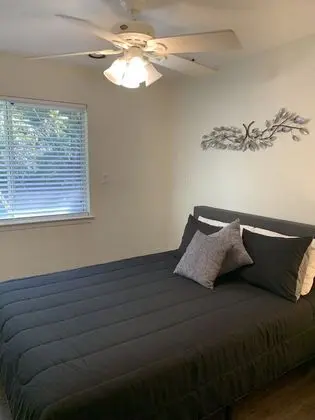 Ev (Earth Haus, Daily Rental, 18 Guests)