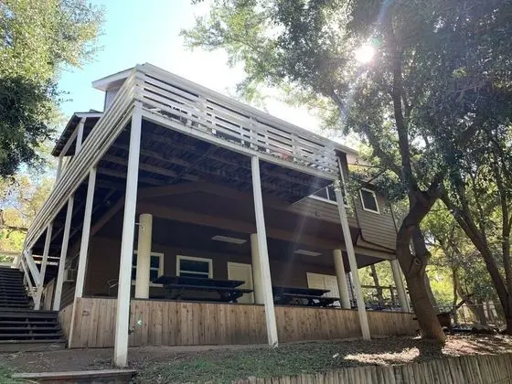 Ev (Earth Haus, Daily Rental, 18 Guests)