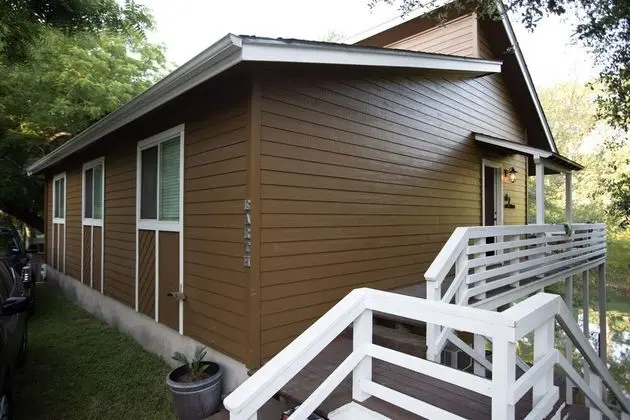 Ev (Earth Haus, Daily Rental, 18 Guests)