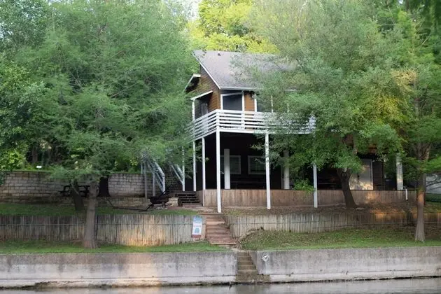 Ev (Earth Haus, Daily Rental, 18 Guests)