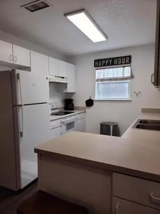 Ev (Earth Haus, Daily Rental, 18 Guests)