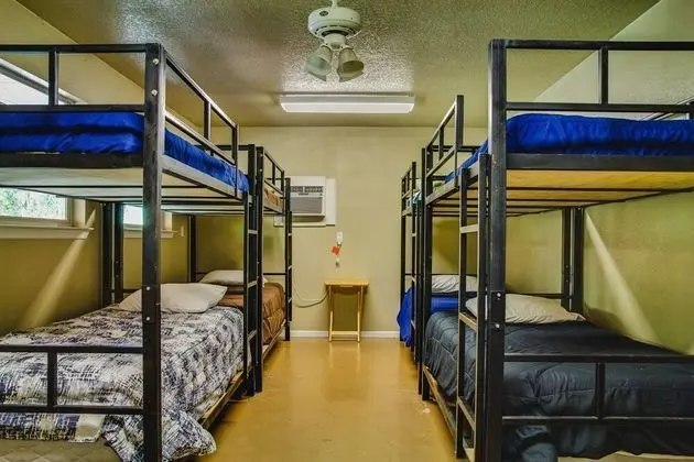 Ev (Earth Haus, Daily Rental, 18 Guests)