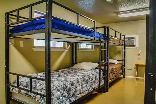 Ev (Earth Haus, Daily Rental, 18 Guests)