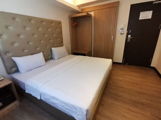 Deluxe Oda, 1 En Büyük (King) Boy Yatak