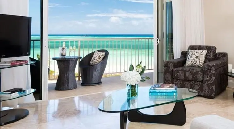 1 Bedroom Deluxe Beachfront Suite
