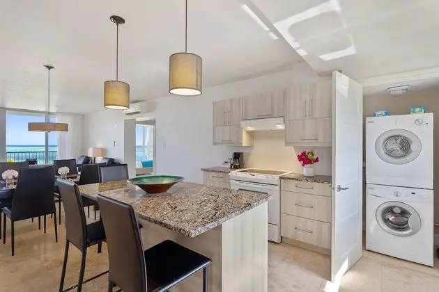 1 Bedroom Deluxe Beachfront Suite