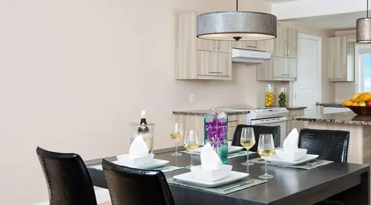 1 Bedroom Deluxe Beachfront Suite