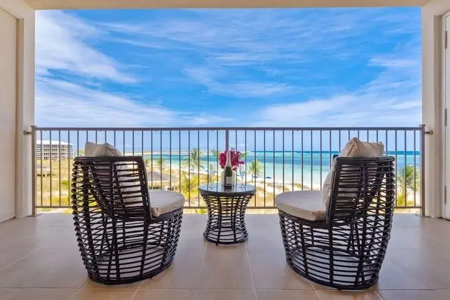 1 Bedroom Deluxe Beachfront Suite