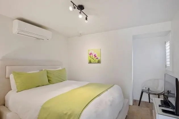 2 Bedroom Deluxe Beachfront Suite