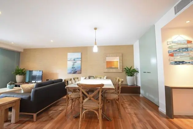 Villa, Havuz Kenarı