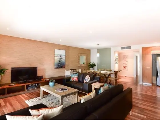 Villa, Havuz Kenarı