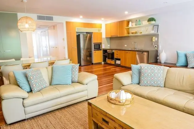 Villa, Havuz Kenarı