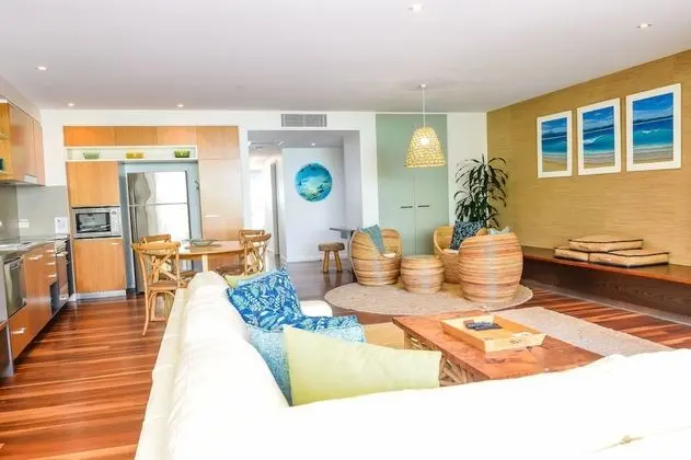 Villa, Havuz Kenarı