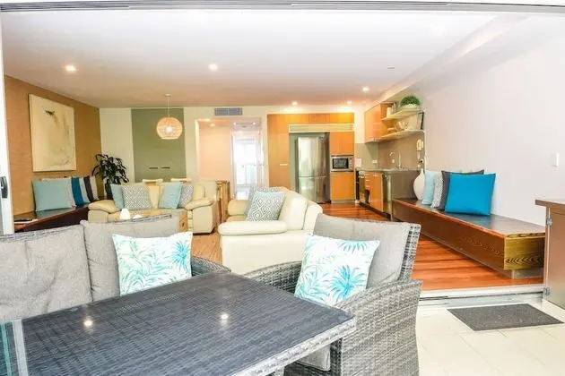 Villa, Havuz Kenarı
