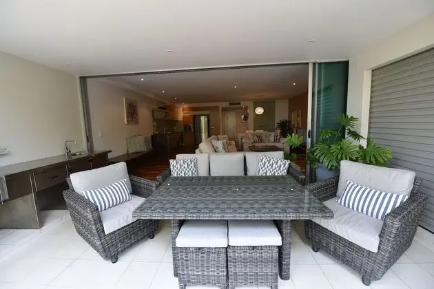 Villa, Havuz Kenarı