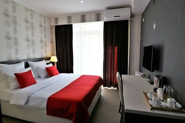 Standard Tek Büyük veya İki Ayrı Yataklı Oda, Balkon