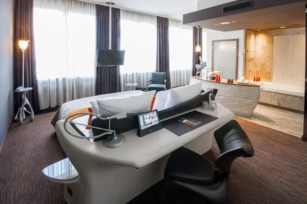 Aqua
