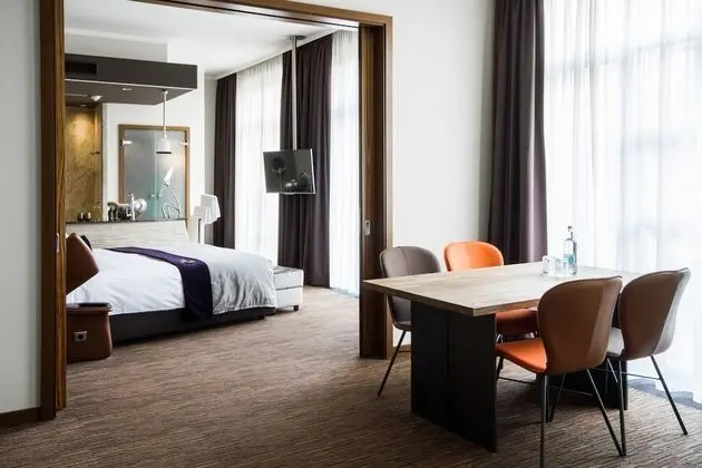 east Suite