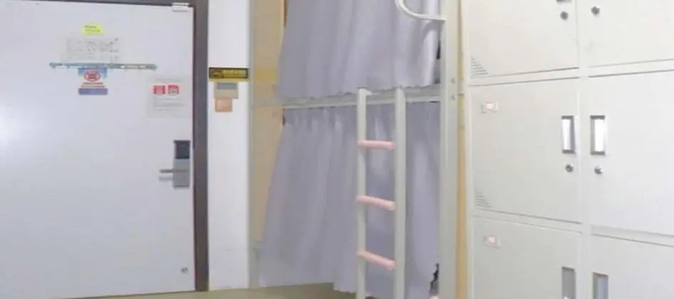 Ortak Ranzalı Oda, Sadece erkekler için, Ortak Banyo (8ppl)