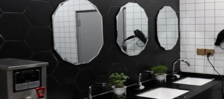 Ortak Ranzalı Oda, Sadece erkekler için, Ortak Banyo (8ppl)
