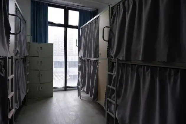 Ortak Ranzalı Oda, Sadece kadınlar için, Ortak Banyo (8ppl)