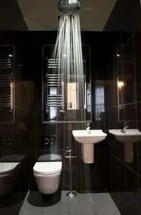 Deluxe Tek Büyük Yataklı Oda (Bedroom 1)