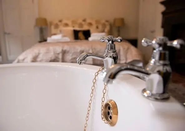 Deluxe Tek Büyük Yataklı Oda (Bedroom 1)
