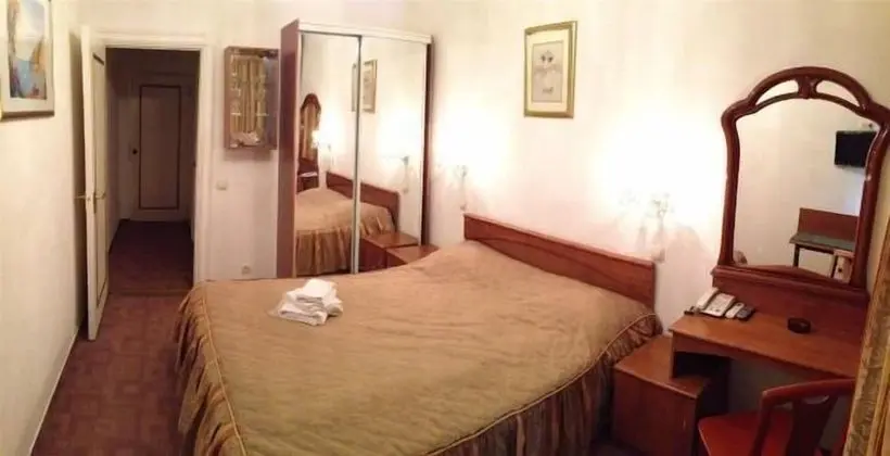 Standard Tek Büyük Yataklı Oda