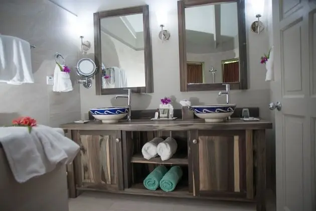 Deluxe Kır Evi, Bahçeli