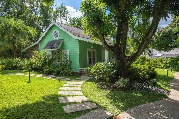 Deluxe Kır Evi, Bahçeli