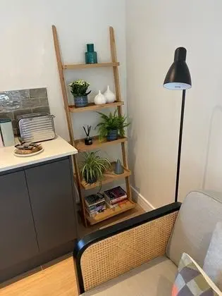 Basic Apart Daire, Özel Banyo (The Den)