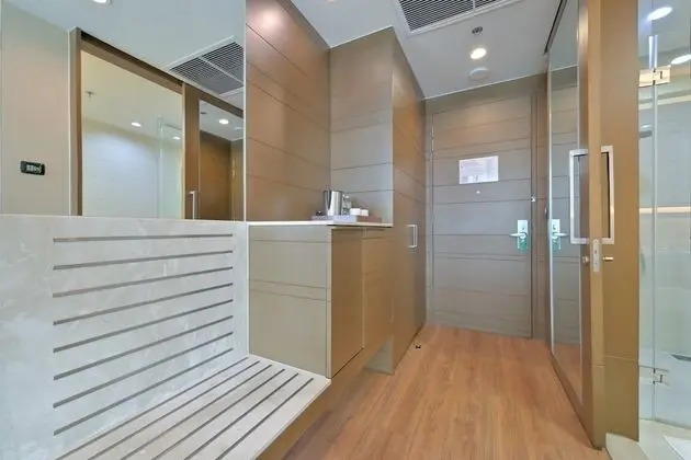 Executive Superior Sky with Lounge Access