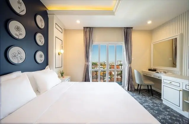 Superior Balcony City View
