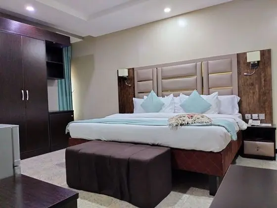 Luxury Oda