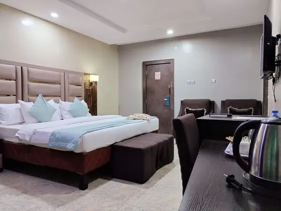 Luxury Oda